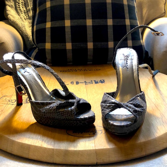 Gomax Purple Snakeskin Heels - Picture 1 of 2